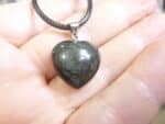 Pendentif coeur Obsidienne dorée + cordon en coton cirée 56 cm