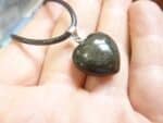 Pendentif coeur Obsidienne dorée + cordon en coton cirée 56 cm