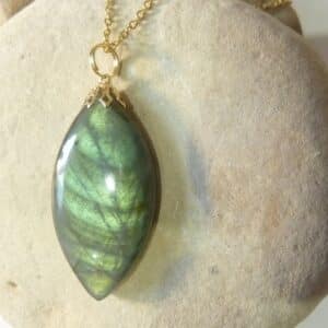 Collier pendentif Labradorite GG 2409 + chaine acier inoxydable doré 50 cm