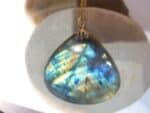 Collier pendentif Labradorite spécial thérapeute GG 4409 + chaine acier inoxydable doré 50 cm