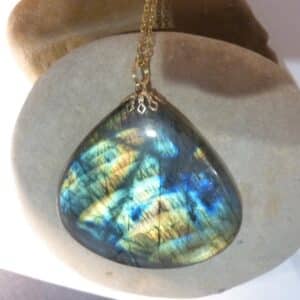 Collier pendentif Labradorite spécial thérapeute GG 4409 + chaine acier inoxydable doré 50 cm